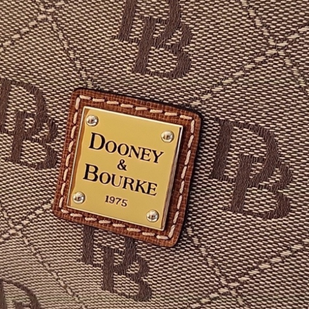Dooney & Bourke Maxi Quilted Sydney Satchel Dome Crossbody Bag NWOT - Picture 3 of 7